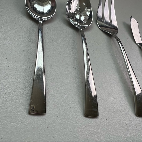 J.A. Henckels Zwilling 18/10 Vietnam Flatware Serving Set - Picture 2 of 8